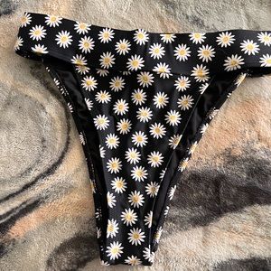 Daisy print swim bottoms